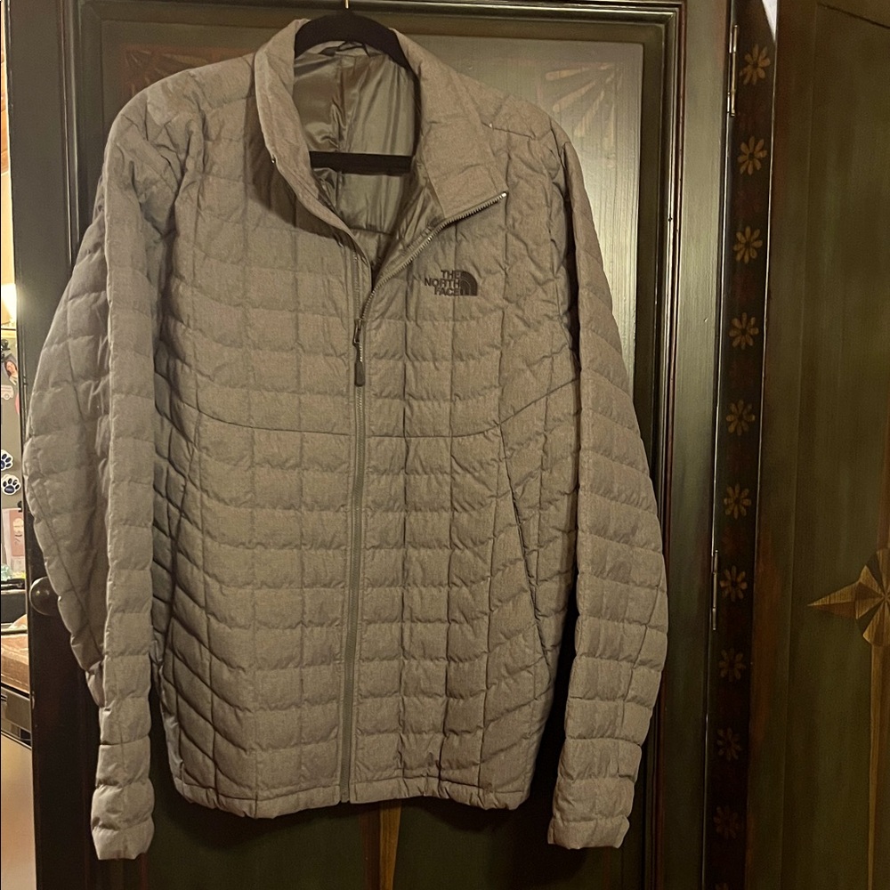 The North Face Men's Light Gray Puffer Jacket